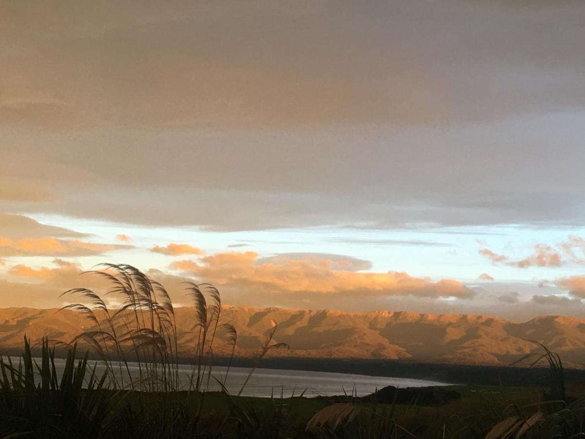 “The Cliffs” Humpridge View Motels Tuatapere Bagian luar foto