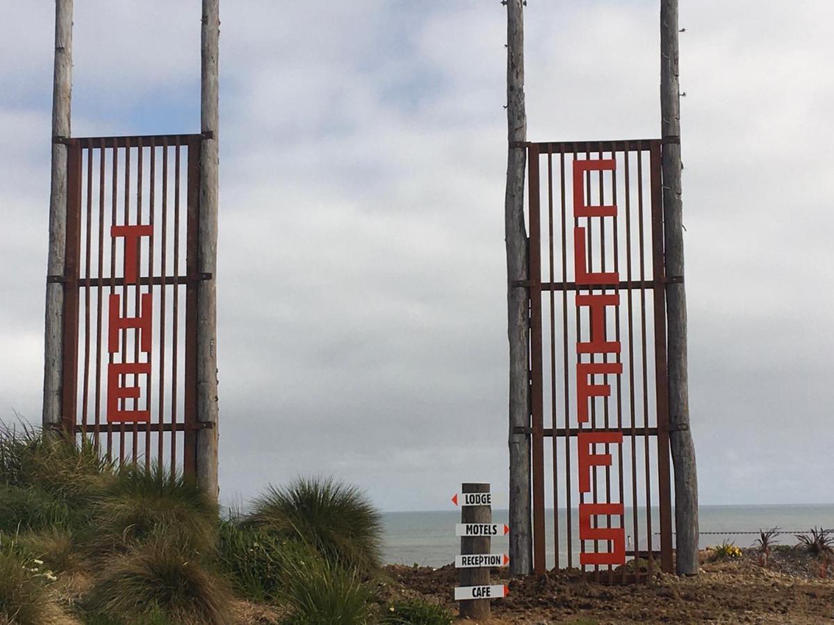 “The Cliffs” Humpridge View Motels Tuatapere Bagian luar foto