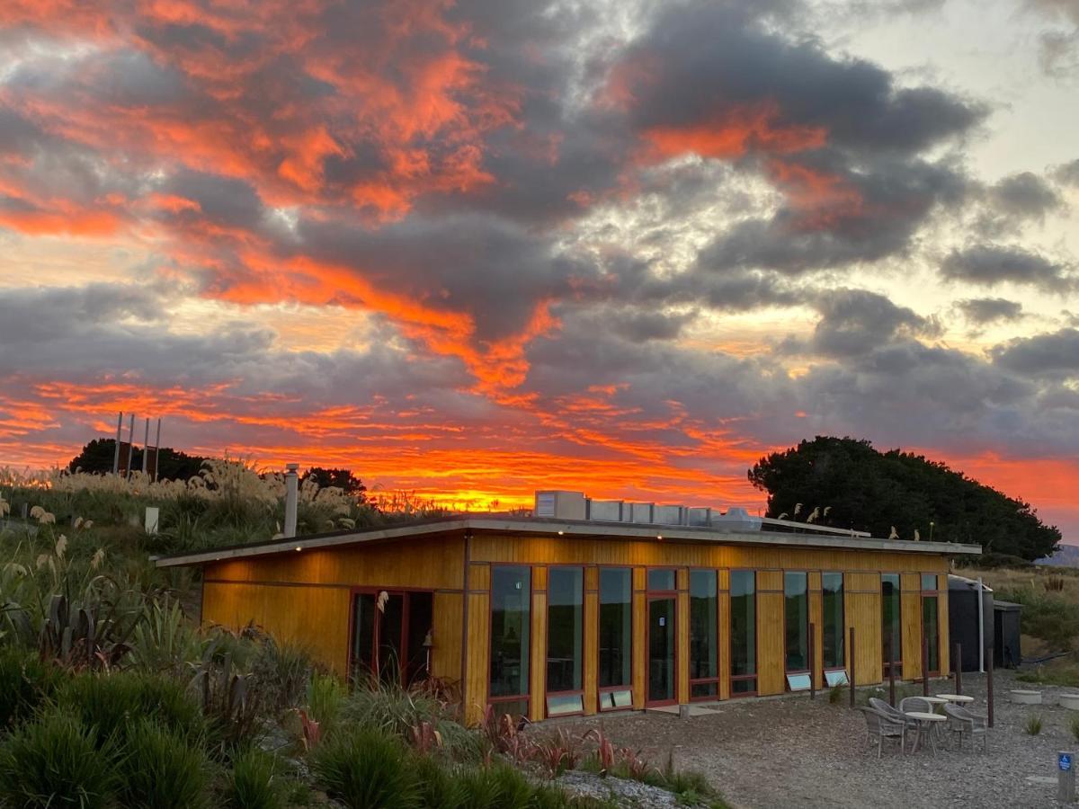 “The Cliffs” Humpridge View Motels Tuatapere Bagian luar foto