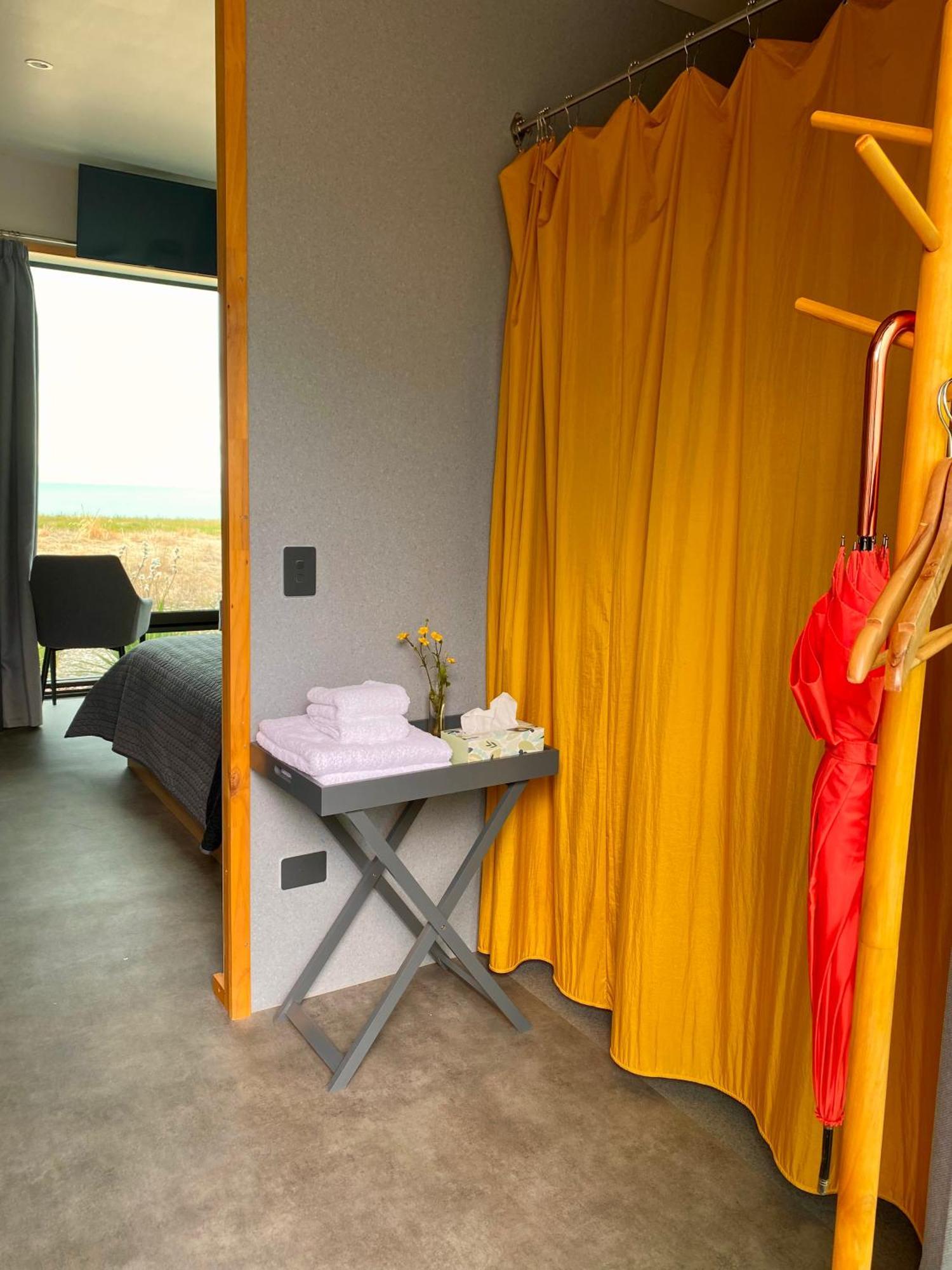 “The Cliffs” Humpridge View Motels Tuatapere Bagian luar foto