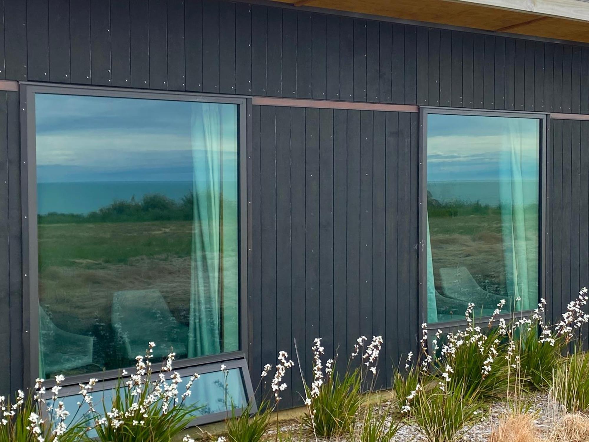 “The Cliffs” Humpridge View Motels Tuatapere Bagian luar foto