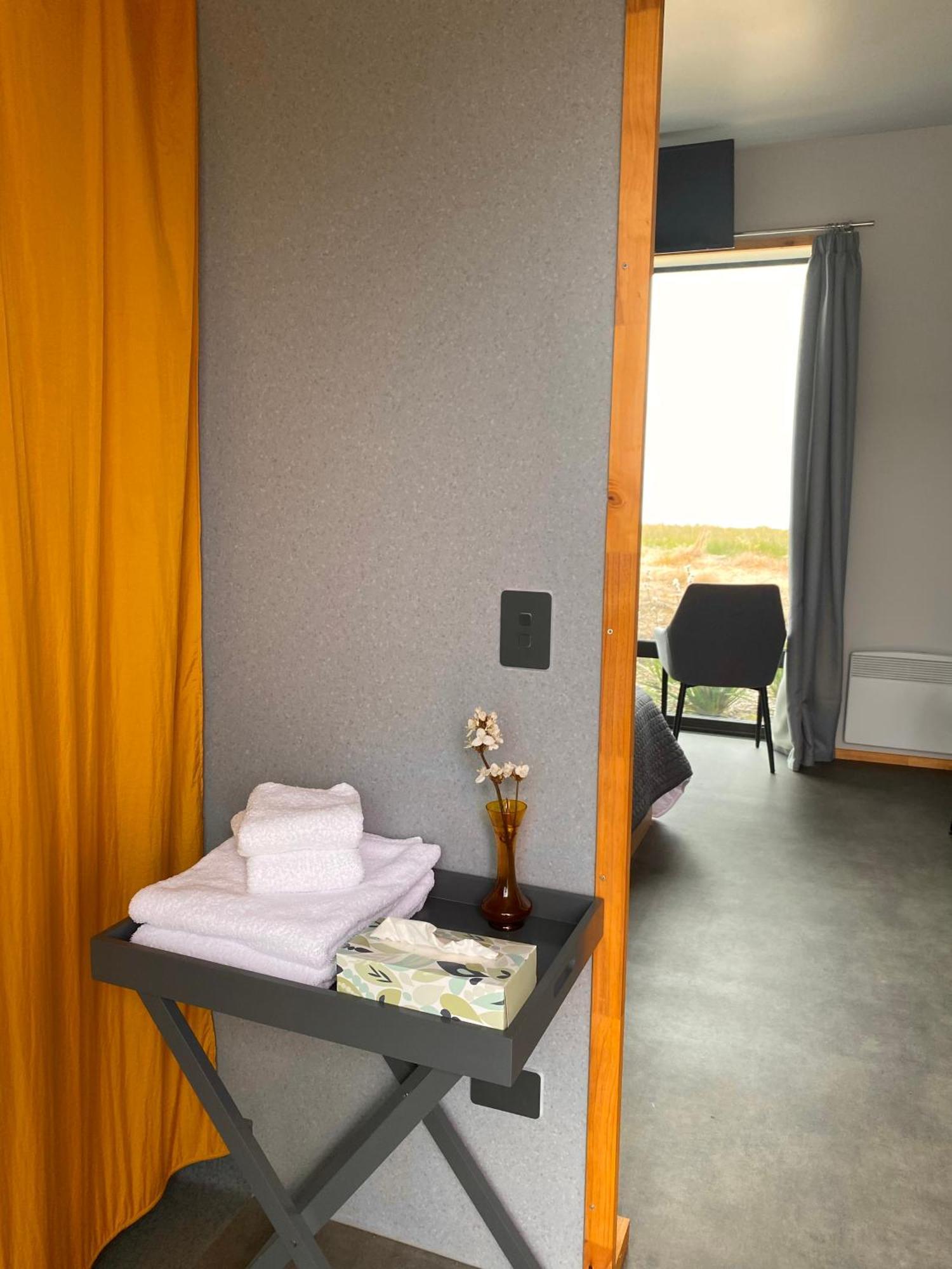“The Cliffs” Humpridge View Motels Tuatapere Bagian luar foto